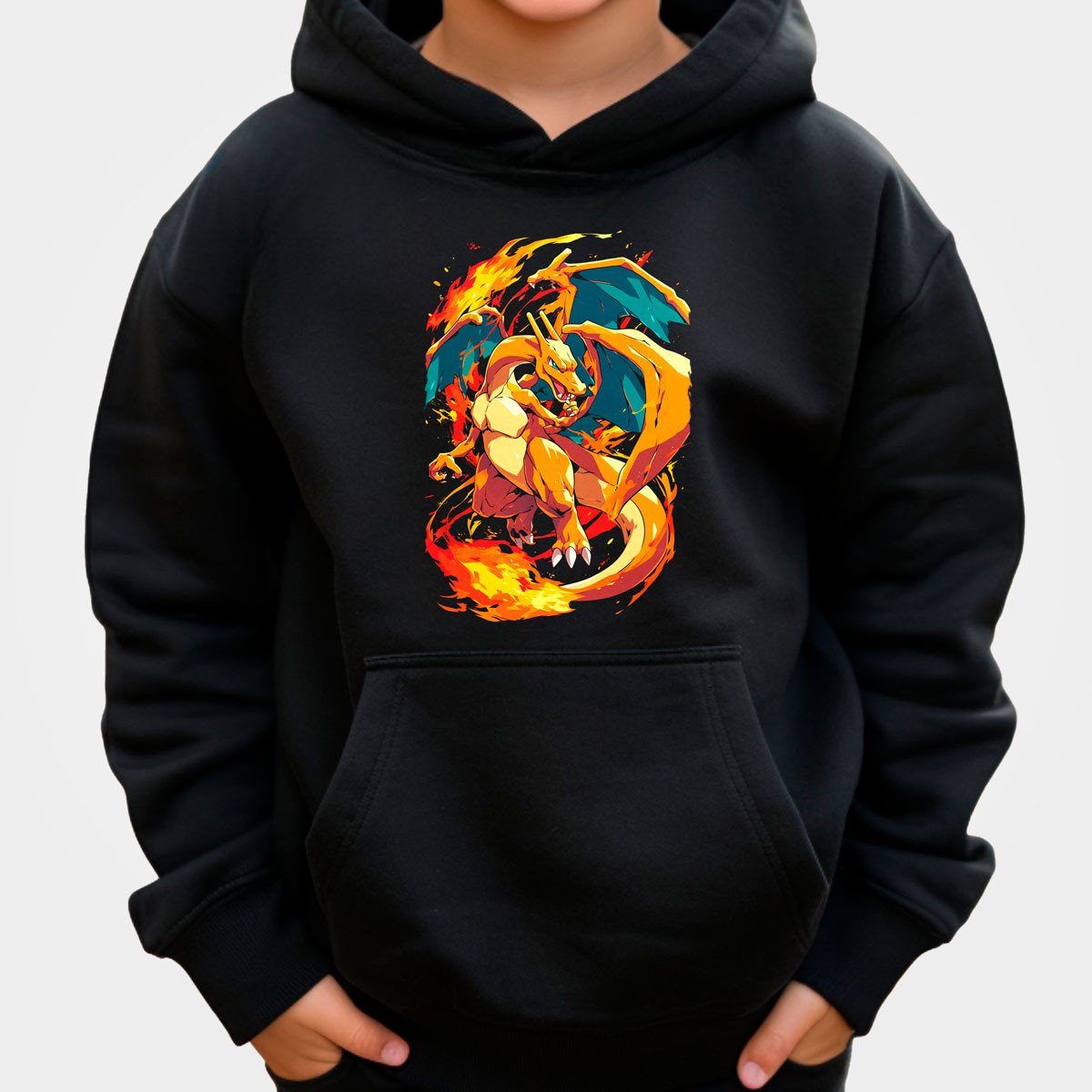 poleron-anime-ni-a-charizard-atacando-pokemon