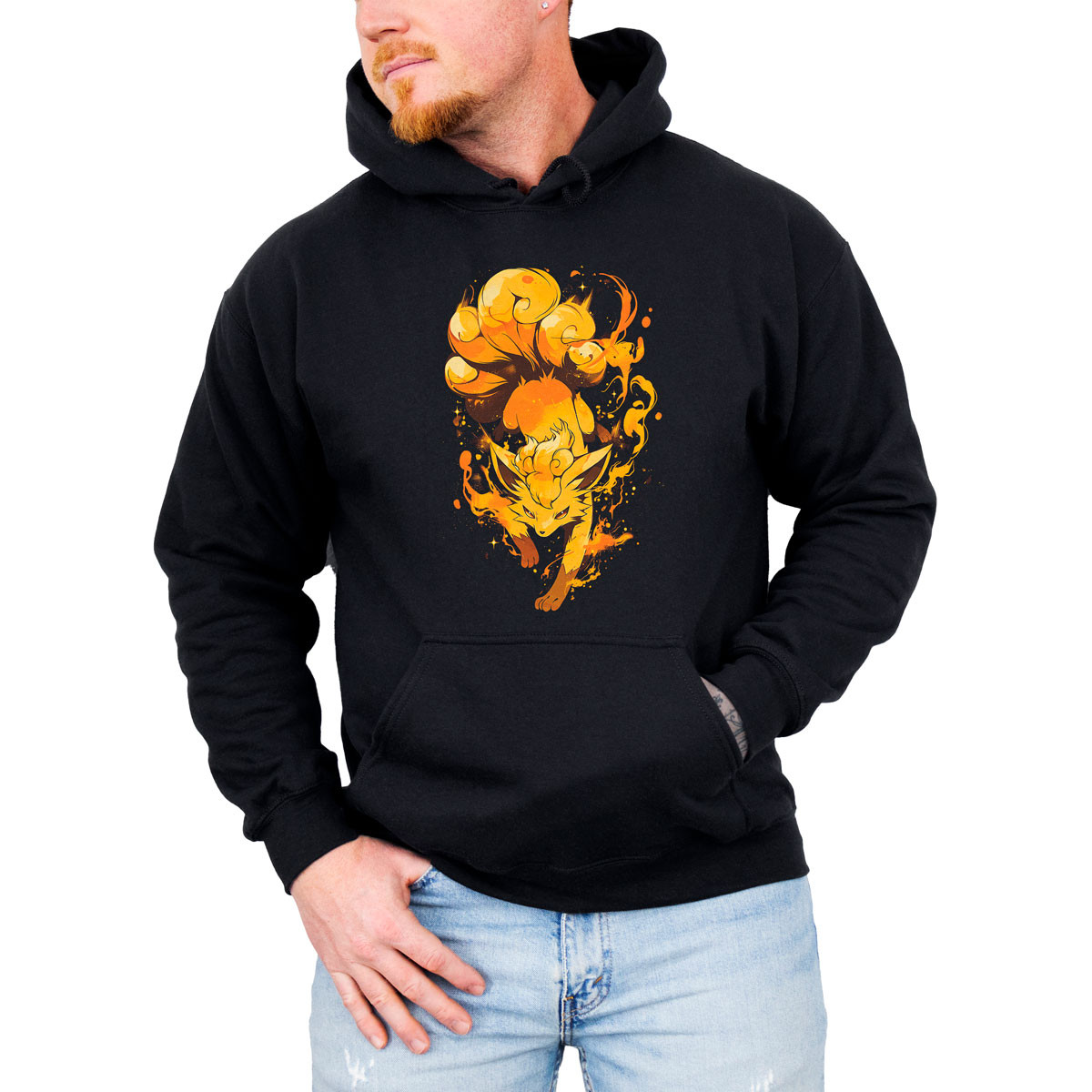 poleron-anime-vulpix-atacando-en-anime-negro-brillante