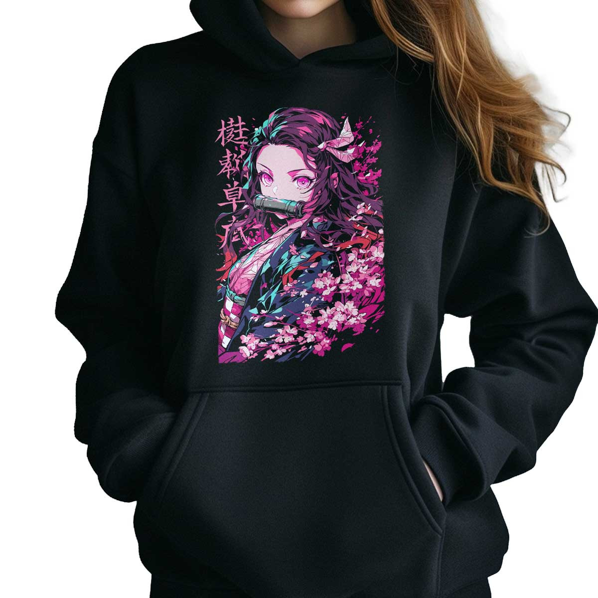 hoodie-anime-mujer-equilibrio-nezuko-kamado-flores-rosas